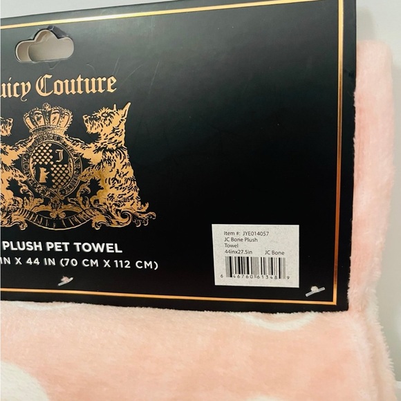 Juicy Couture Juicy Bones Pink and White Plush Pet Towel 27.5" x 44" - Picture 8 of 11